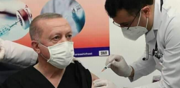 Covid-19 : Erdogan se fait vacciner devant les caméras