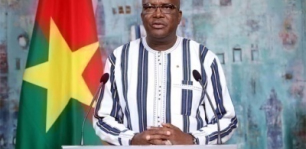 Burkina Faso : après l’internet mobile, Roch Kabore suspend le réseau social Facebook