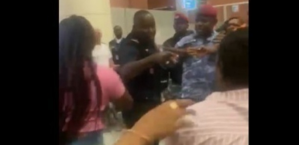 Altercation avec policiers à l’Aéroport Blaise Diagne, des Guinéens scandent ”Sénégal Zéro !” Regardez