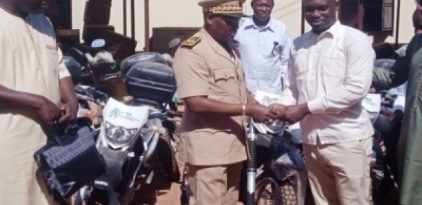 Tambacounda : 70 motos remises aux sept (7) districts sanitaires de la région par le gouverneur