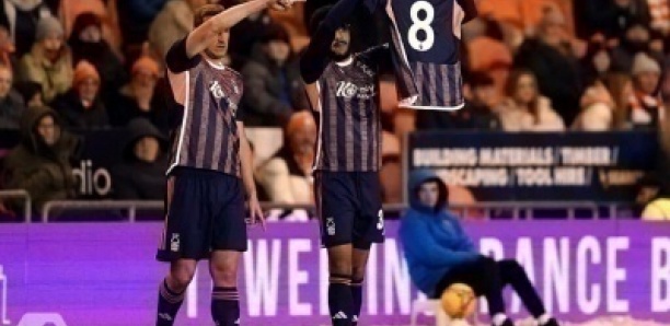 Cheikhou Kouyaté en deuil, le geste touchant des joueurs de Nottingham Forest (photos)