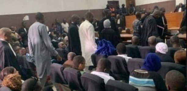 PROCÈS EN DIFFAMATION : SONKO PREND LA PAROLE, TIRE SUR MACKY, L’AUDIENCE SUSPENDUE À NOUVEAU