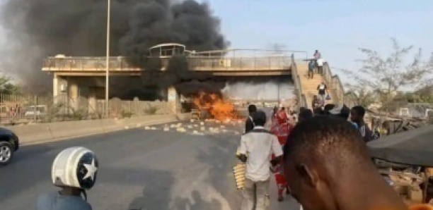 L’APR accuse Sonko de vouloir « allumer un contre-feu » pour éviter la justice (communiqué)