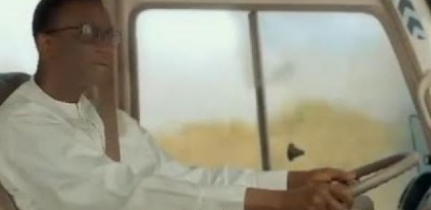 Campagne-électorale : Amadou Ba au volant d’un bus avec une passagère qui vit un cauchemar
