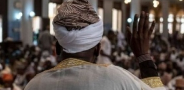 Insolite à Derklé : en pleine prière, deux fidèles attaquent l’imam et l’expulsent de la mosquée pour…