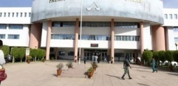 Tribunal de Dakar : un bijoutier accusé d'avoir racolé des bracelets d'enfants, attrait devant la barre