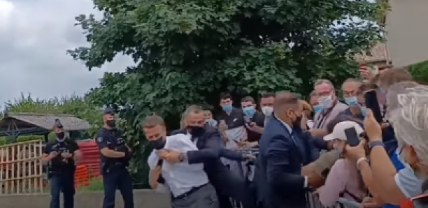 La réaction de Macron après la gifle filmée dans un autre angle (vidéo)