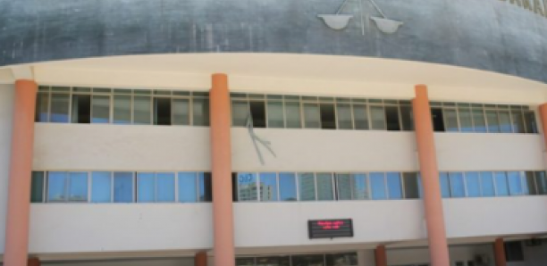 Tribunal de Dakar : accusé de vol, le jeune Mohamed Ba tabassé avant d’être attrait à la barre.