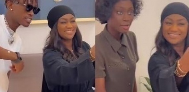 Accompagné par Samba peuzi : Dieyla chante Kya Aidara avec sa belle voix…….