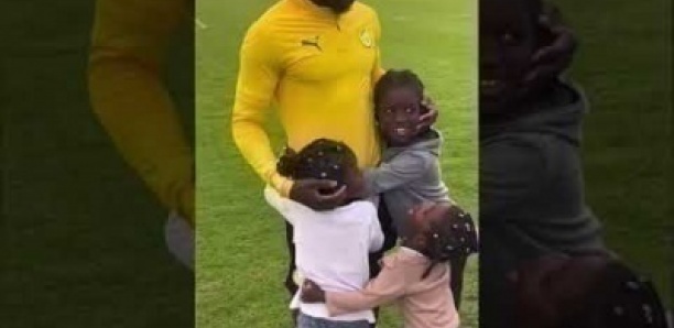 Orléans : Le joli geste de Sadio Mané envers 3 jeunes filles (vidéo)