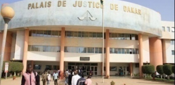 Ivre, un chauffeur de taxi Yango fonce sur deux présumés voleurs