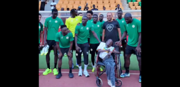 Kalidou Koulibaly et ses coéquipiers offrent un rêve à Moussa, jeune supporter atteint de poliomyélite
