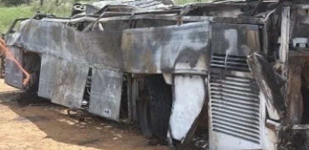 Mbour : Retour sur le film du bus qui a pris feu sur l'autoroute péage de Keur Balla...