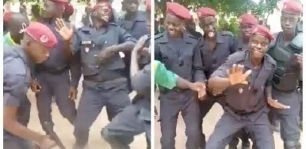 Wally Seck fait danser des policiers en tenue qui se laissent emporter par la musique de raam daan