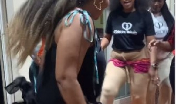 Quand Sara Apprend Aux Actrices De Cœurs Brisés à Danser Le « Funana »