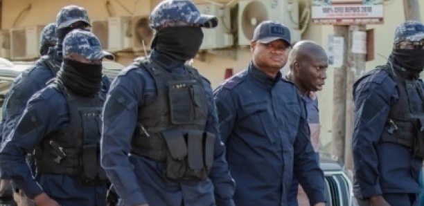 La Gendarmerie ordonne aux agents du Pur d’enlever leurs casquettes