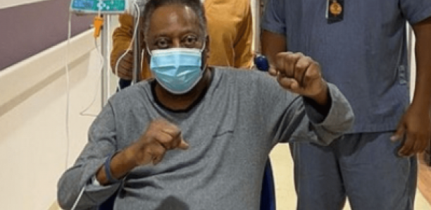 Brésil: Pélé de nouveau hospitalisé