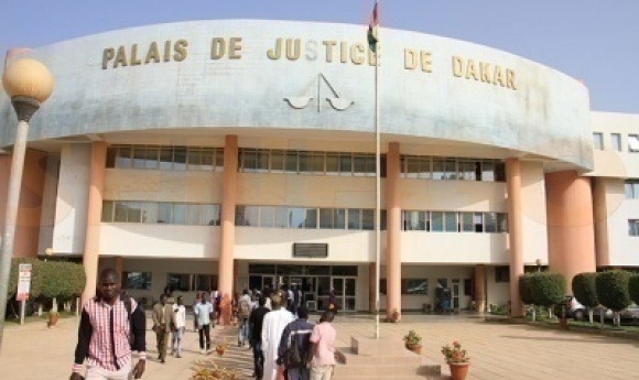 Tribunal De Dakar : Ivre, Mamadou S Dérobe Trois Sacs De Pommes De Terre Dans Un Maïga