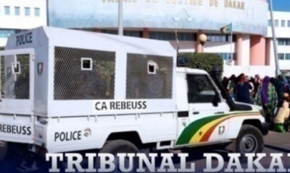 Tribunal De Dakar : Ivre, Mamadou S Dérobe Trois Sacs De Pommes De Terre Dans Un Maïga