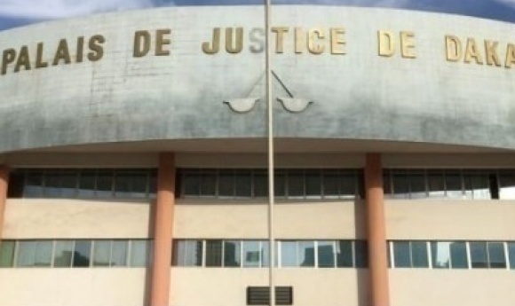 Tribunal De Dakar : Pour Des Boucles D'oreilles De 200 Francs Une Famille Se Bagarre