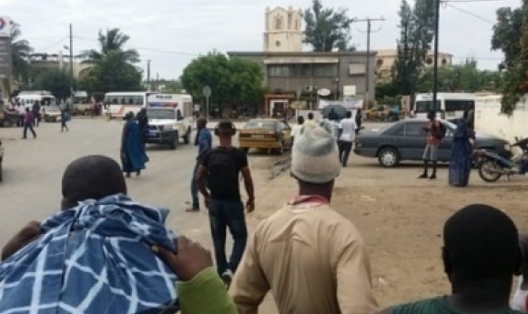 Saint-louis : 20 Chauffeurs D'allo Taxi Arrêtés, Leurs Camarades Battent Le Macadam