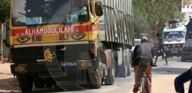 Nguekhokh : un célèbre chanteur religieux oublie son téléphone dans le camion qu’il voulait voler