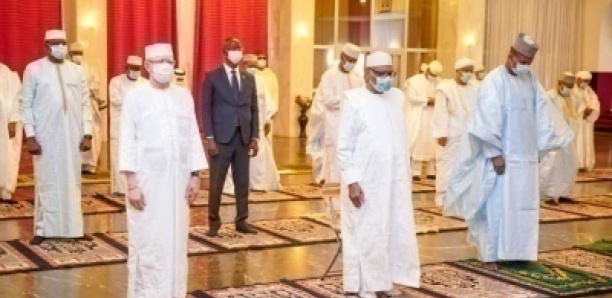 MALI: le Chef de l’Etat a accompli le rituel de la prière de l’Aid El Fitr avec les membres du gouvernement