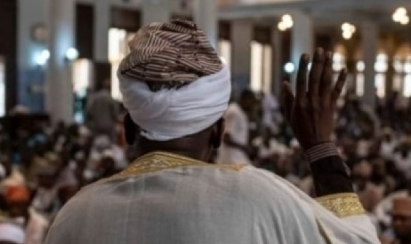 Insolite à Derklé : En Pleine Prière, Deux Fidèles Attaquent L’imam Et L’expulsent De La Mosquée Pour…