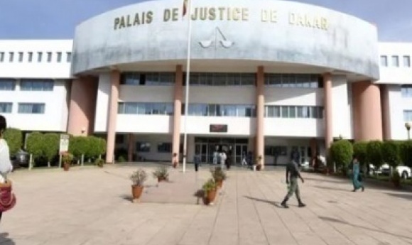 Tribunal De Dakar : Un Bijoutier Accusé D'avoir Racolé Des Bracelets D'enfants, Attrait Devant La Barre