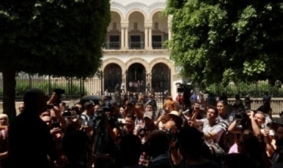 Tunisie : Deux Chroniqueurs Condamnés à Un An De Prison Pour Des Critiques Du Pouvoir