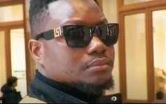 Ättaqué Sur La Vdn, Le Rappeur Omzo Dollar Rassure : « J’ai Juste Mal Avec Ma Jambe Mais … »