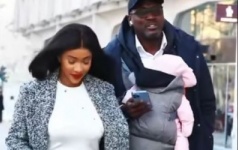 Doro Gaye En Balade Avec Raky Et Son Son Nouveau-né Dans Les Rues D’europe