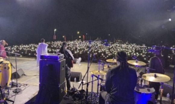 Festival Rio Loco : Youssou Ndour Rend Un Vibrant Hommage à Jimmy Mbaye Sur La Scène De Toulouse