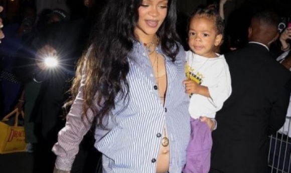 Rihanna Très Enceinte Et En Famille Au Défilé De Son Compagnon Asap Rocky à Paris : Leur Fils Riot, 1 An Et Demi, A Fait Craquer Tout Le Monde