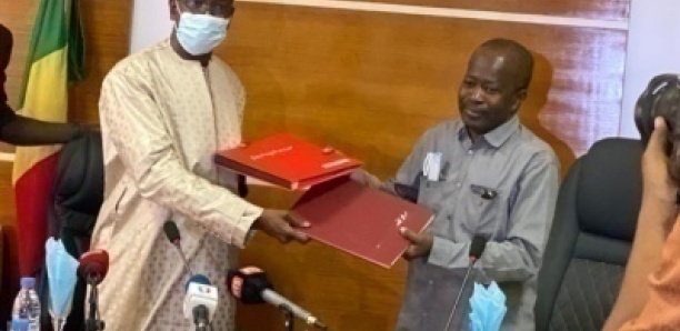 JOJ Dakar2022 / Accord-Cadre : Le président du comité d'organisation, Diagna Ndiaye, et le ministre de l’intérieur....