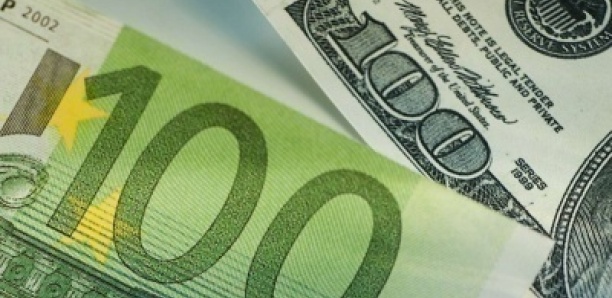 L'Euro est tombé mardi à un dollar, seuil qui n'avait pas été atteint depuis 2002