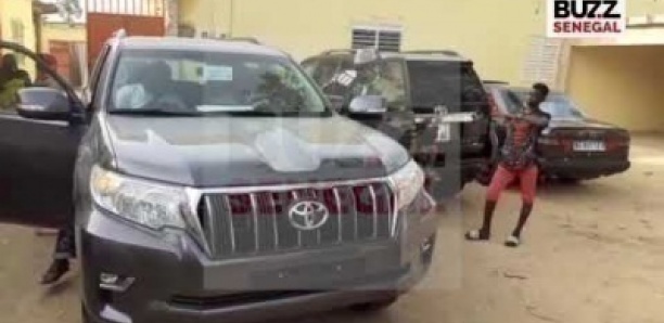 Voici la belle voiture que Macky Sall a offerte au nouveau khalife de Thieneba