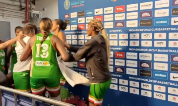 Mondial De Basket FÉminin: L’incroyable Bagarre Entre Deux Joueuses Du Mali Face À La Presse