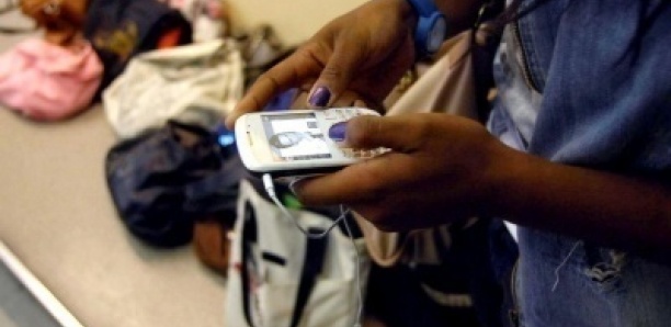 Interdiction du téléphone à l’école : Le Saemss déplore une «démarche cavalière et unilatérale»