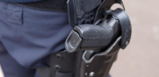 Thiès : ivre, il vole l’arme d’un policier et la revend… jusqu’à 400 000 F CFA