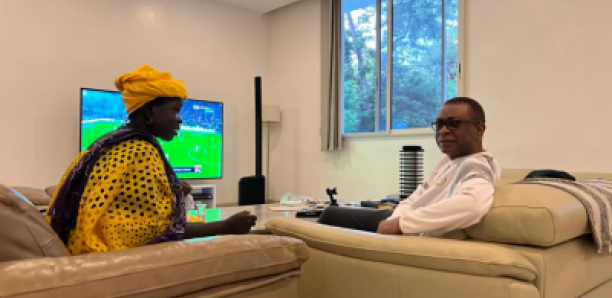 Youssou Ndour entend l’appel de la fan Ndèye Ndiaye et la reçoit chez lui