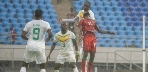 CAN 2025 (Q) : Les Lions arrachent la victoire au Malawi et se qualifient grâce à un coup-franc de Sadio Mané